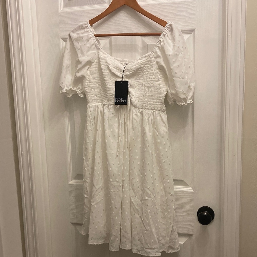White Puff Sleeve Dress NWT Lined flattering gathered at bodice size M